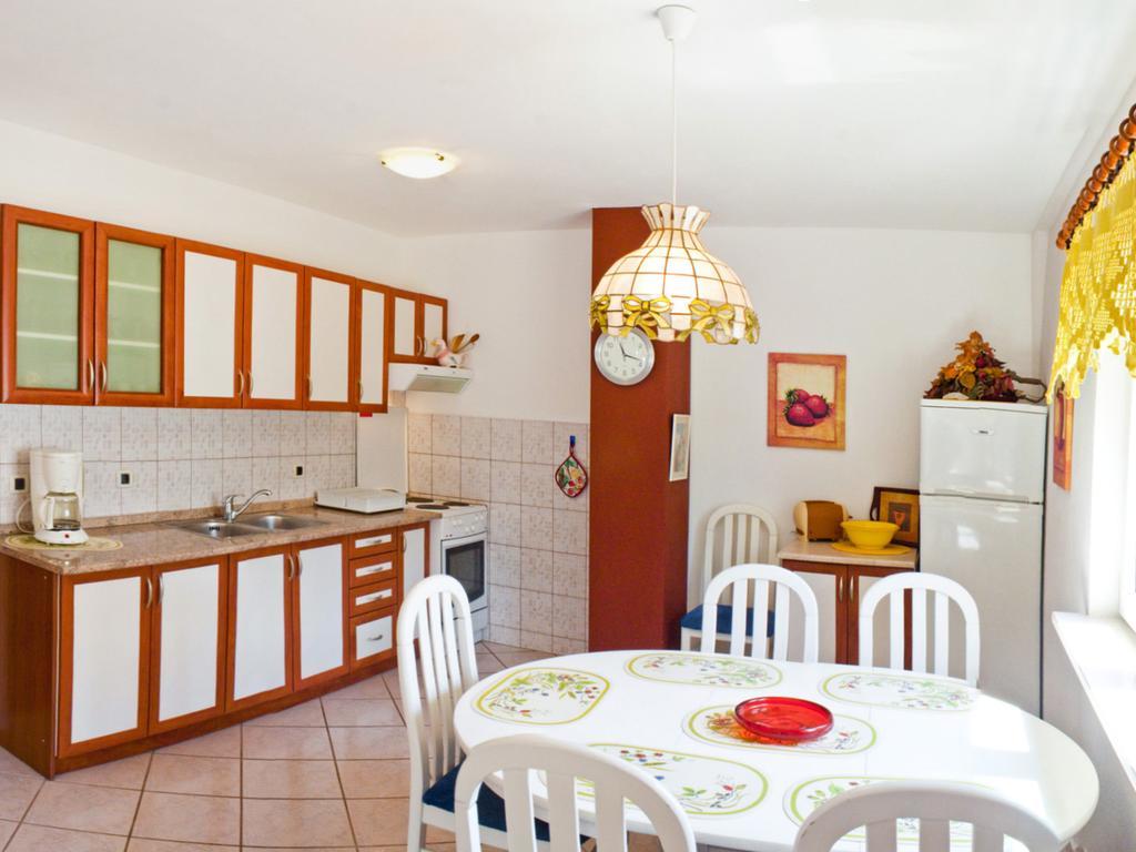Apartments Villa Annika Slatine Szoba fotó